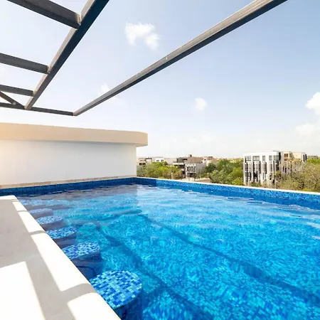 King Suite With Private Balcony, Gym And Rooftop Pool